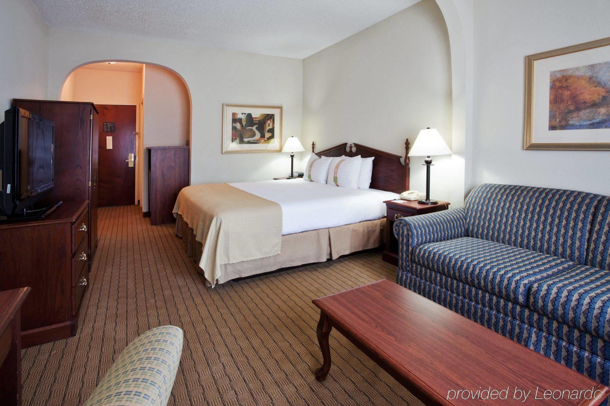 Hotel And Peachtree By Ihg