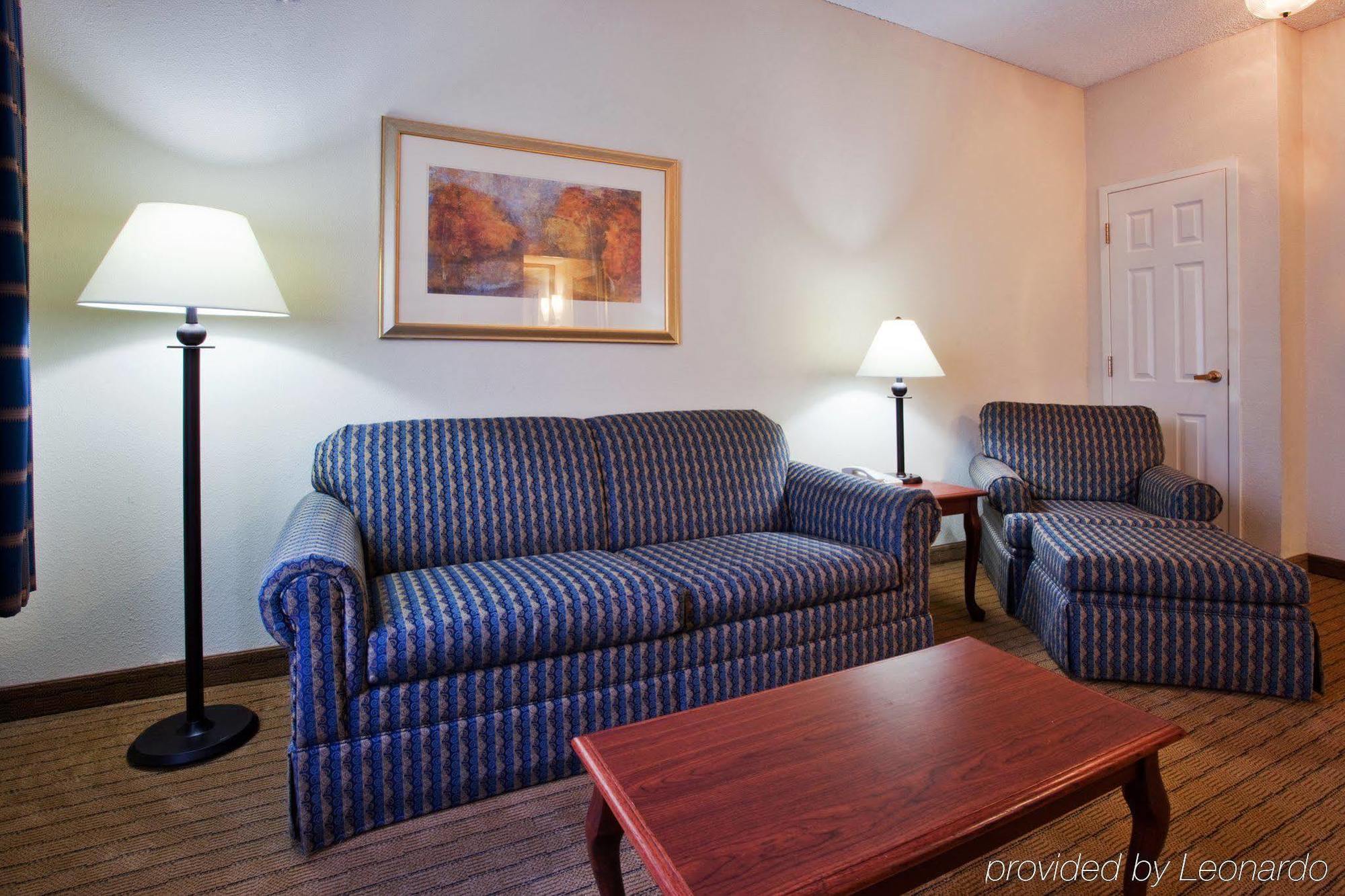 Hotel And Peachtree By Ihg