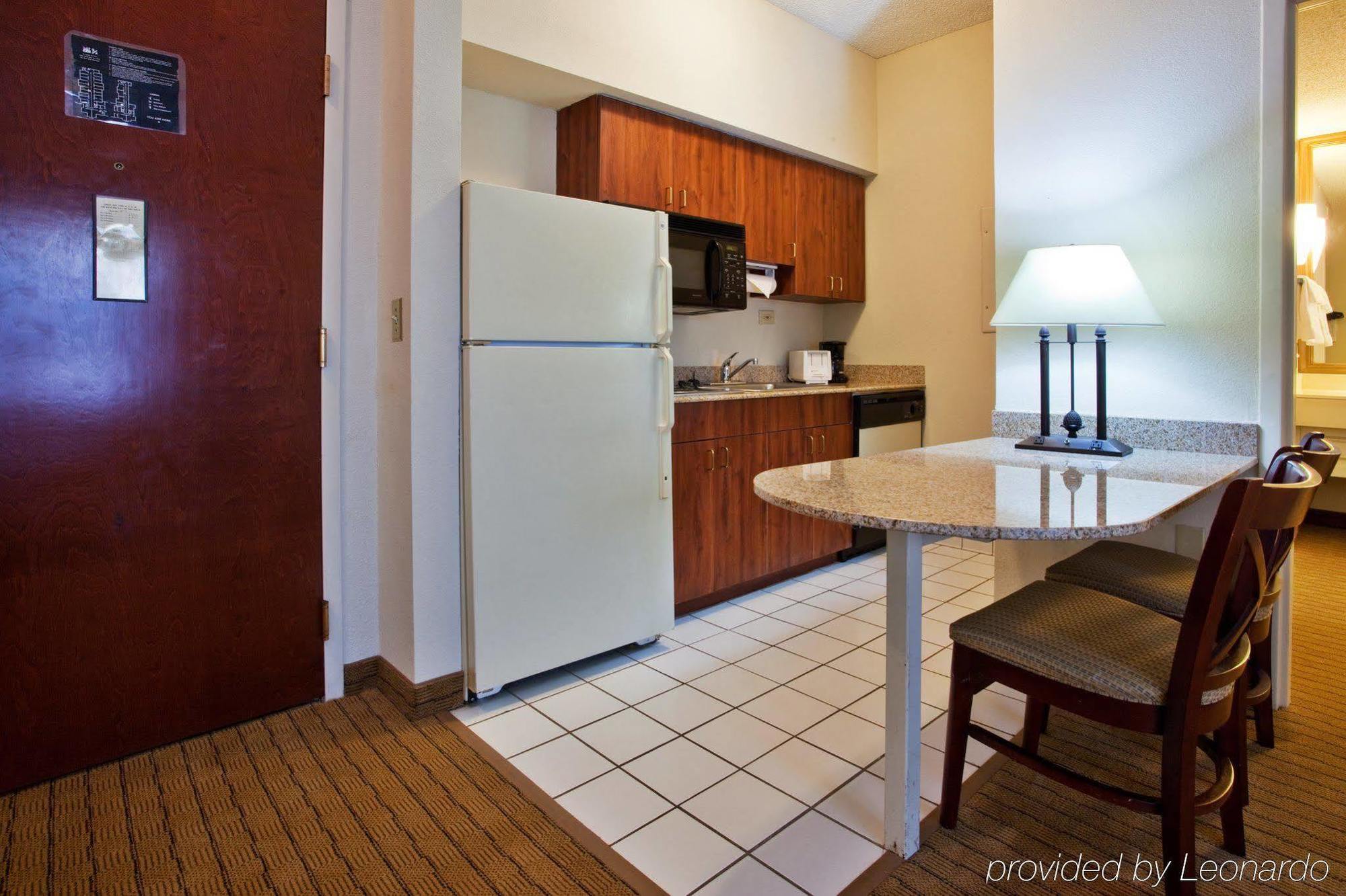 And Peachtree By Ihg Peachtree City