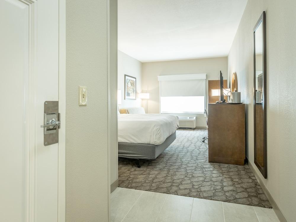 And Peachtree By Ihg Hotel Peachtree City