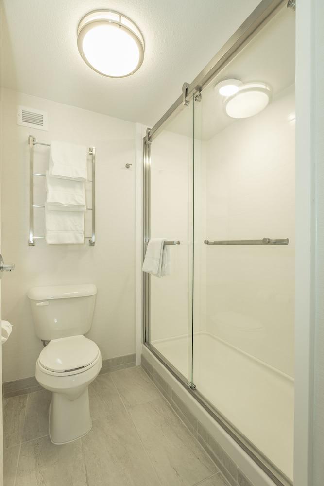 And Peachtree By Ihg Hotel 3*