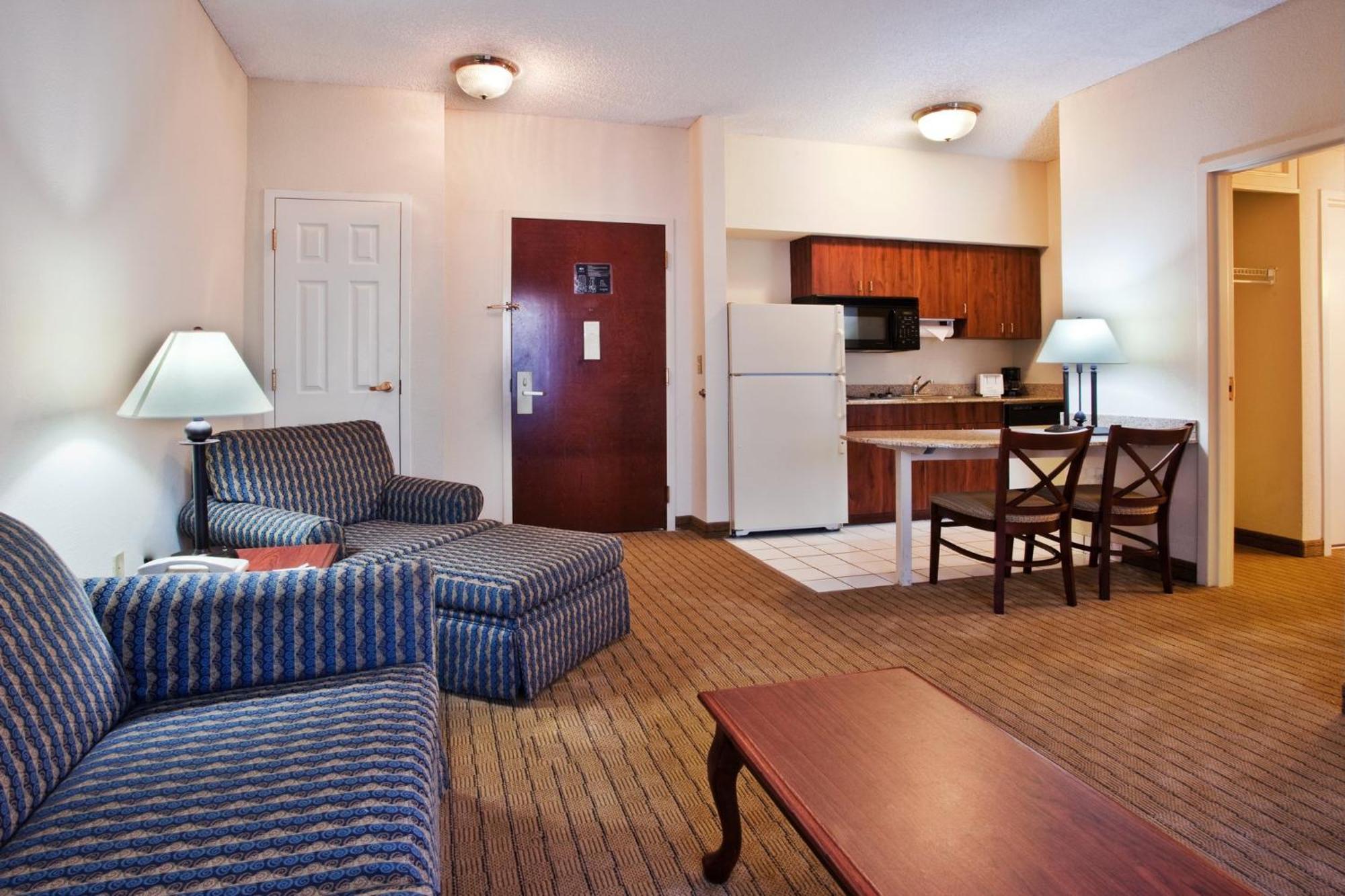 Hotel And Peachtree By Ihg Peachtree City